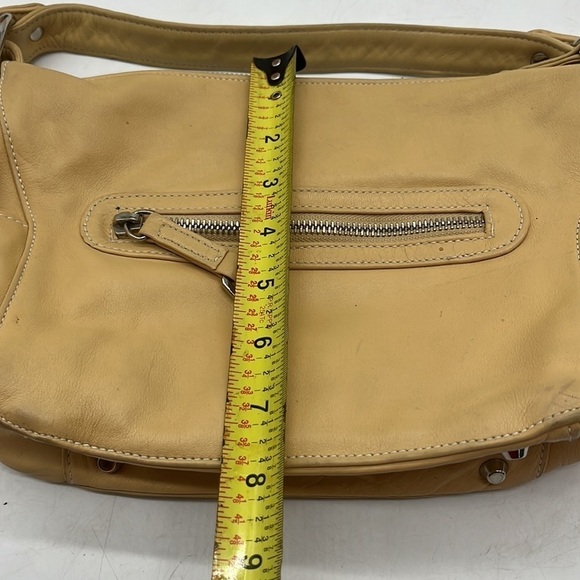 Perlina Light Tan Leather Shoulder Bag. MCB3587M - Picture 9 of 13